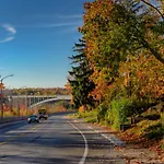Niagara River&Gorgeview Manor-10Minswalktofalls